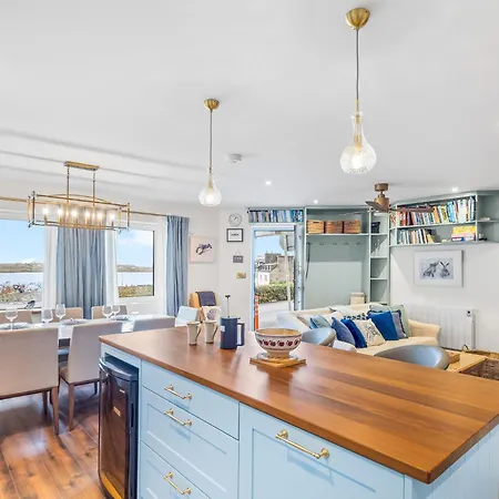 2 Harbour View * Roundstone