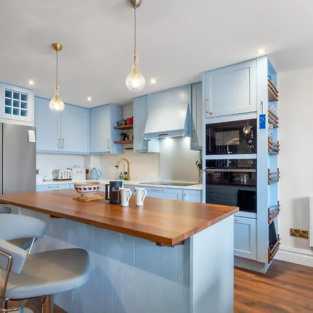 2 Harbour View Roundstone