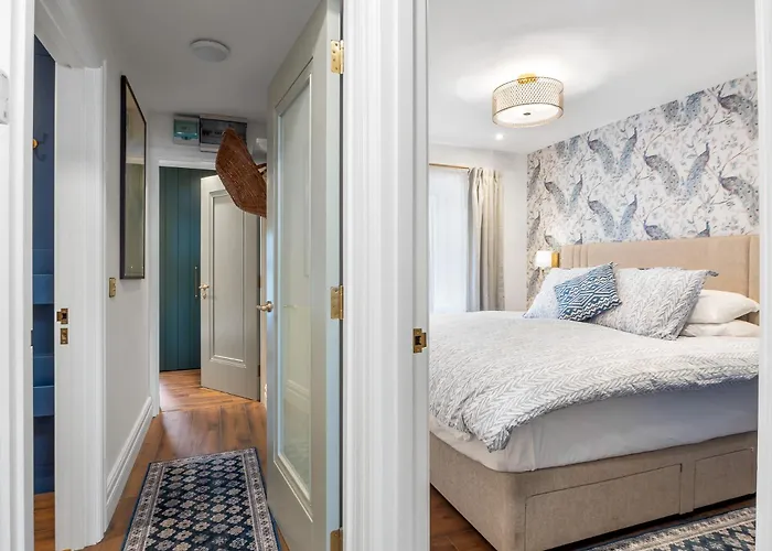 2 Harbour View Apartment *