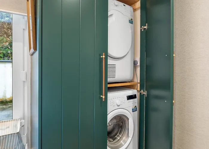 2 Harbour View Apartment *