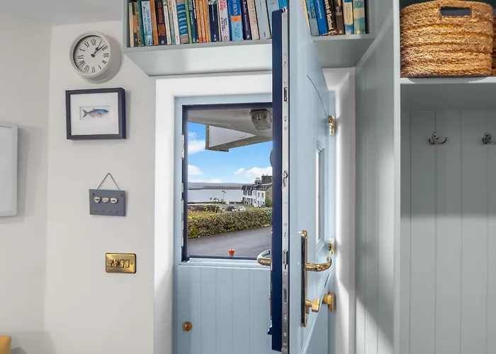 2 Harbour View Apartment Roundstone